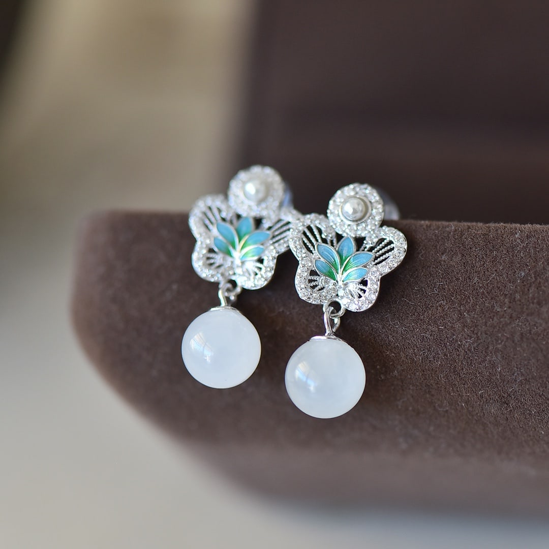 A Pair of Exquisite Sterling Silver Inlaid White Jade Enamel Earrings,Inlaid Gems: A Pair of Exquisite Sterling Silver Inlaid White Jade Enamel Earrings,Inlaid Gems Size:8mmx8mm 