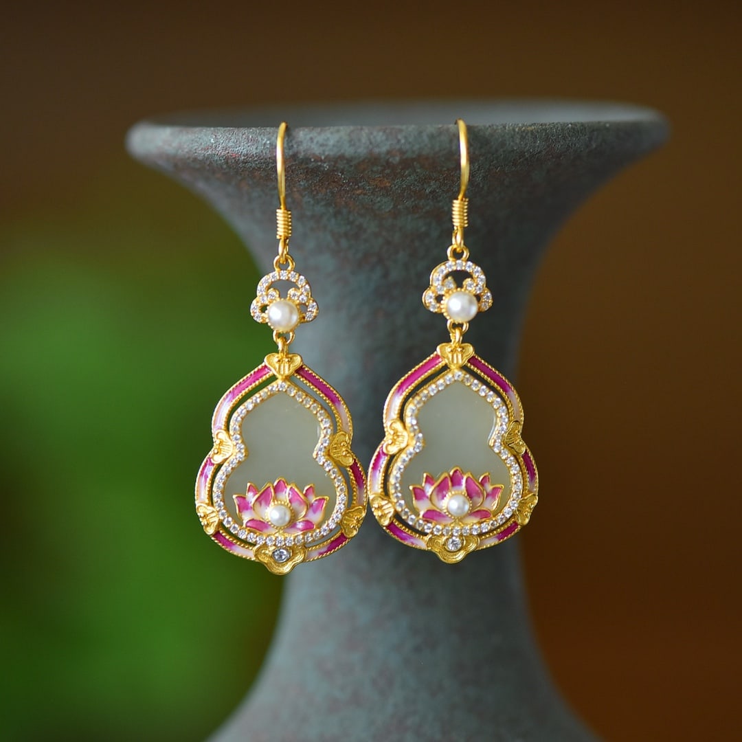 A Pair of Exquisite Sterling Silver-Gold Plated Inlaid White Jade Enamel Earrings,Inlaid Gems and: A Pair of Exquisite Sterling Silver-Gold Plated Inlaid White Jade Enamel Earrings,Inlaid Gems and Pearls Size:13mmx17mm 