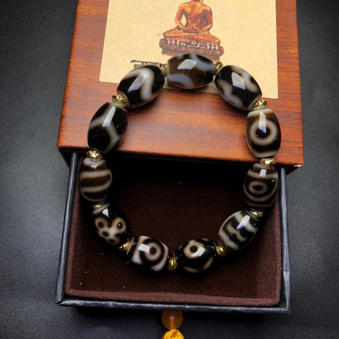 An Exquisite Dzi Bead Bracelets - 3