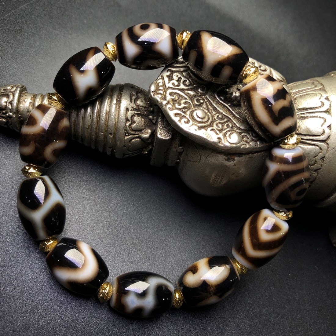 An Exquisite Dzi Bead Bracelets - 5