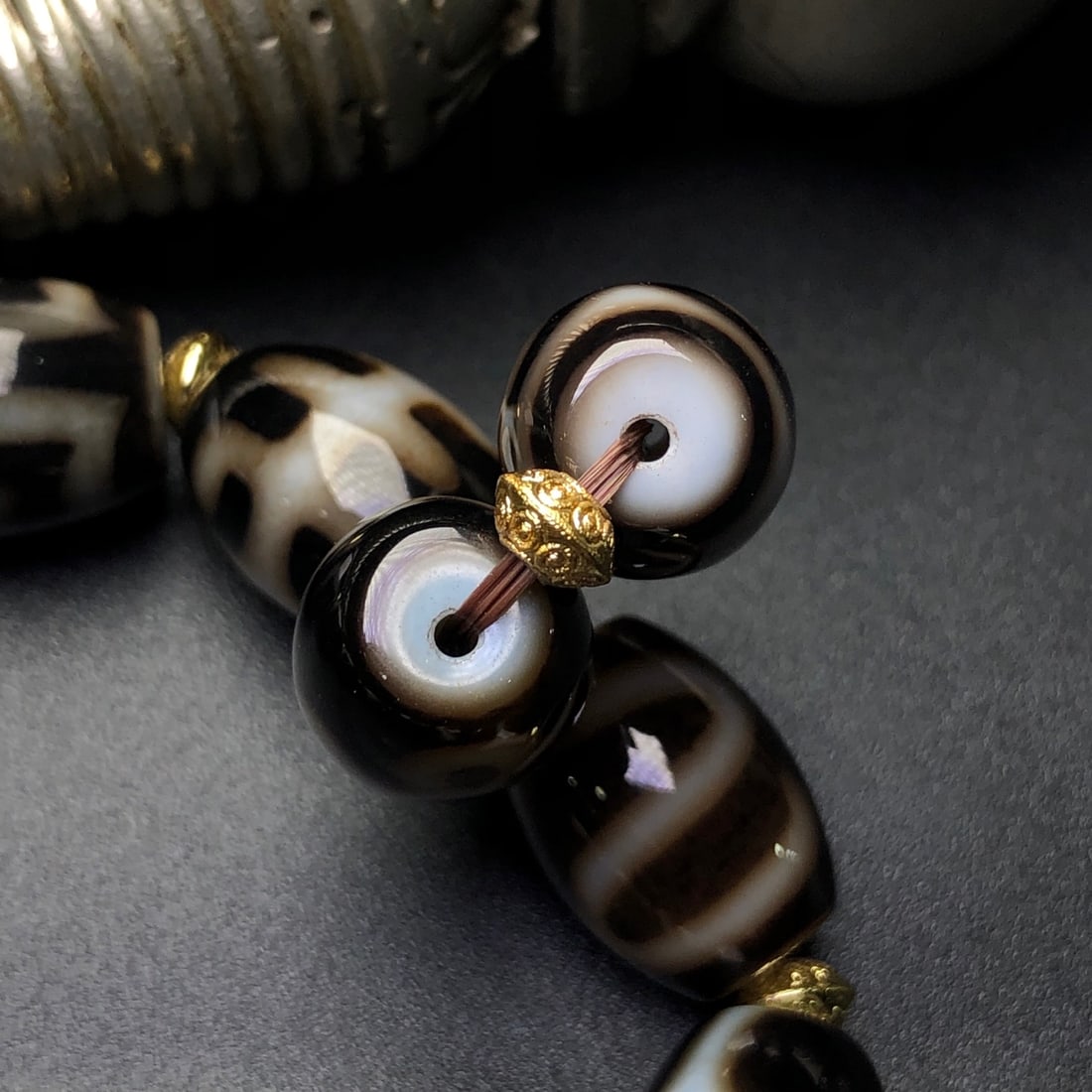 An Exquisite Dzi Bead Bracelets - 9