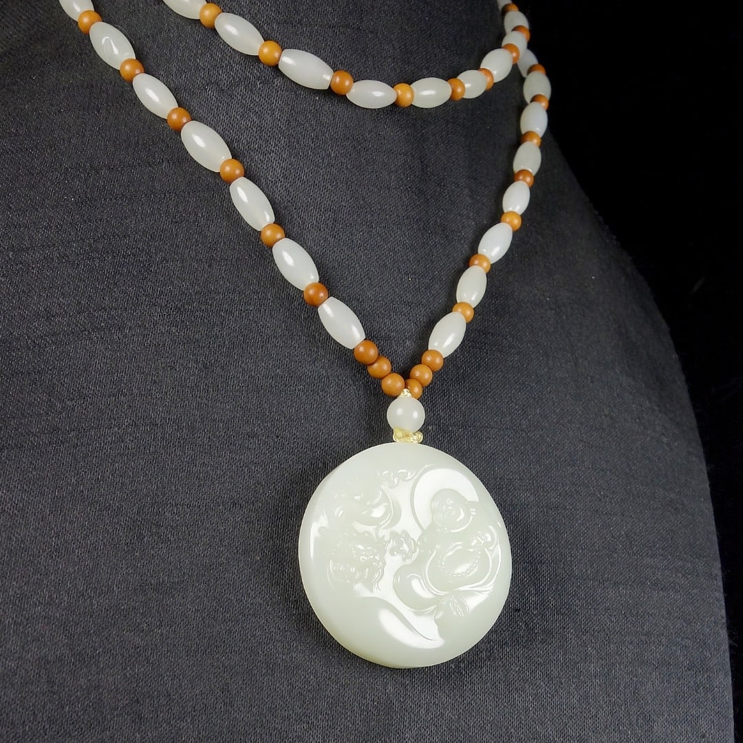 An Exquisite White Jade Statue of Maitreya Buddha Pendant: An Exquisite White Jade Statue of Maitreya Buddha Pendant,Size:36mmx36mmx8mm 白玉弥勒佛像挂件