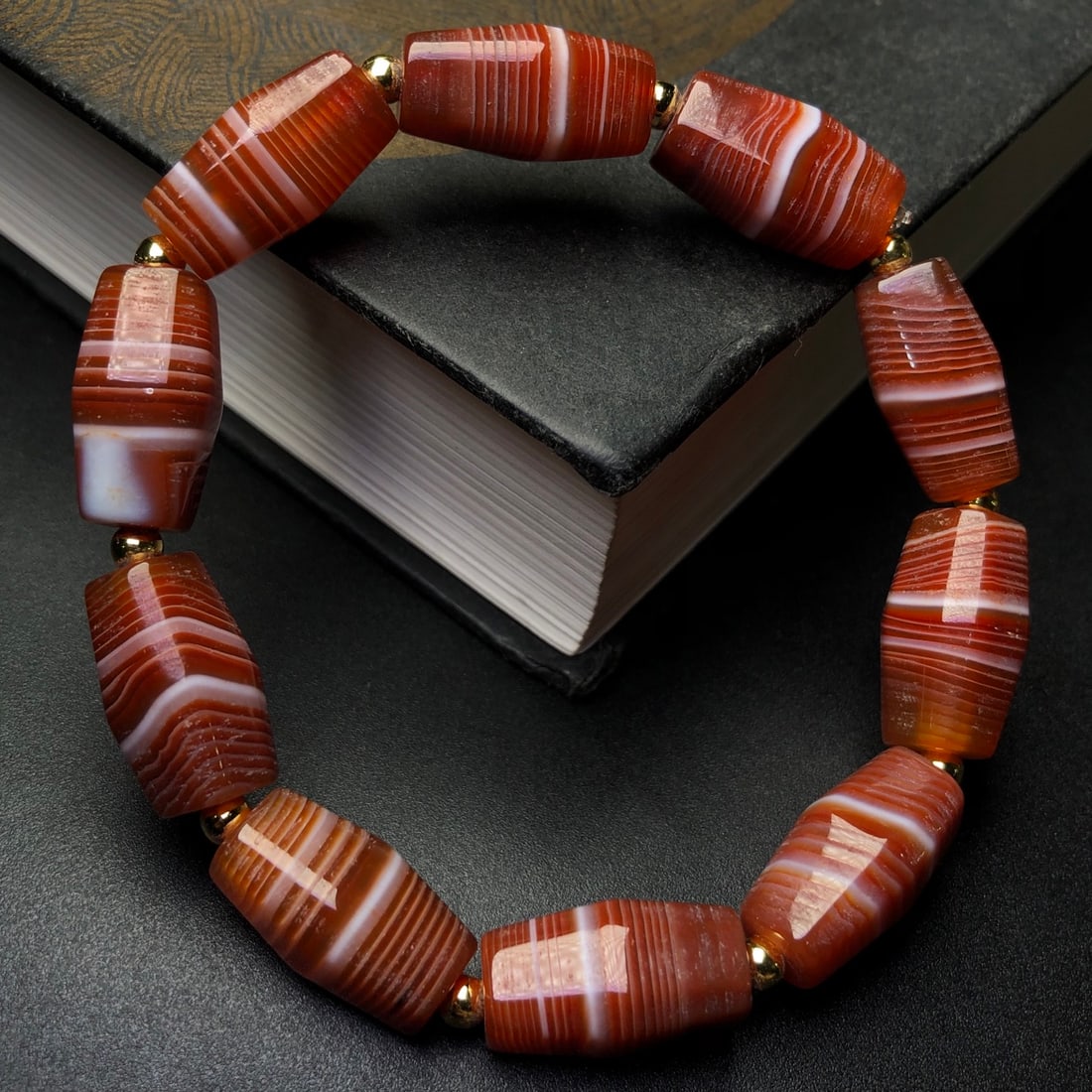 An Exquisite Agate Bracelets: An Exquisite Agate Bracelets,Size:20mmx10mm 玛瑙手串