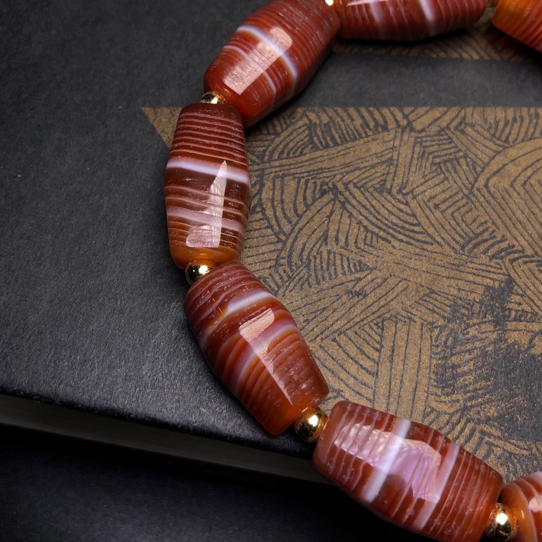 An Exquisite Agate Bracelets - 8