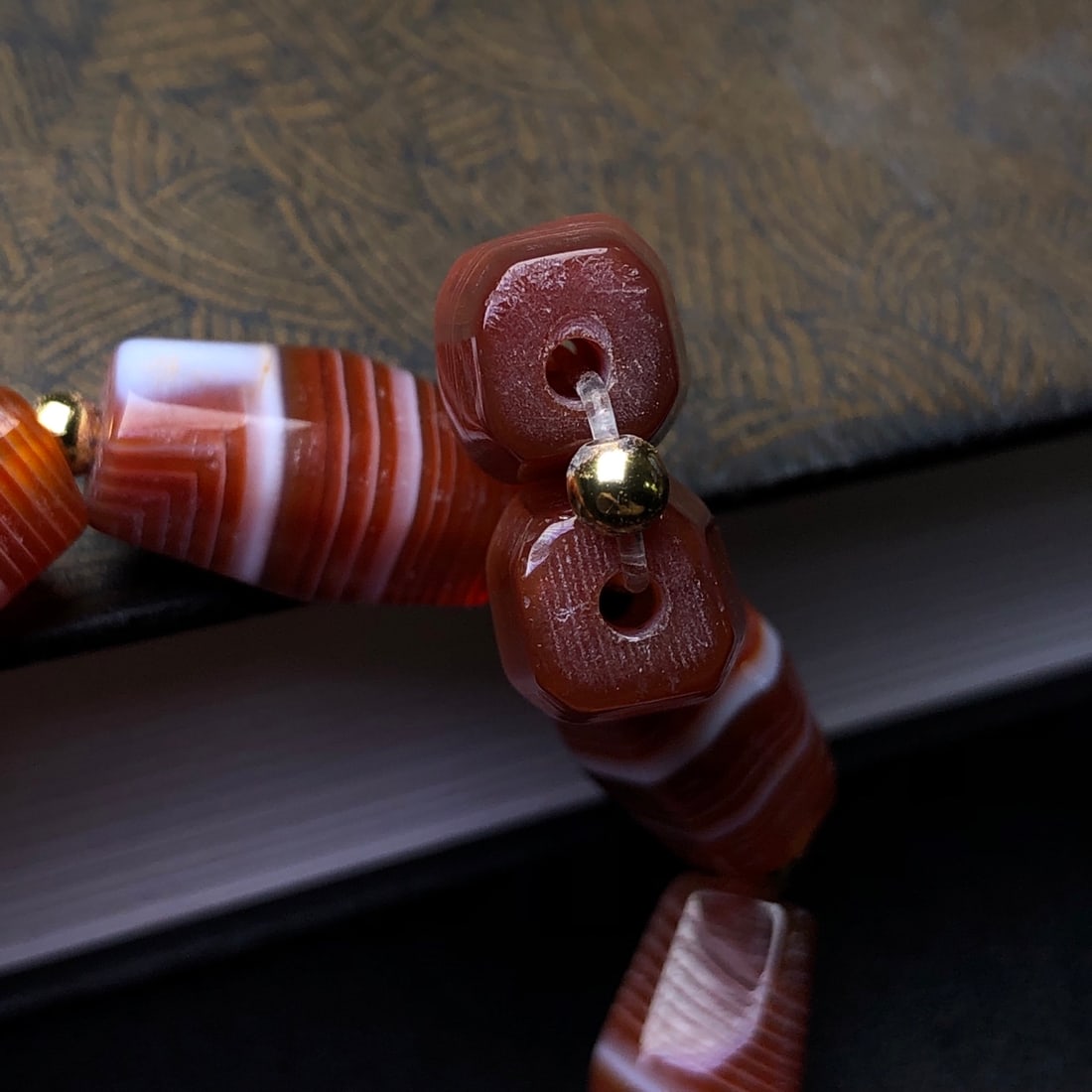 An Exquisite Agate Bracelets - 9