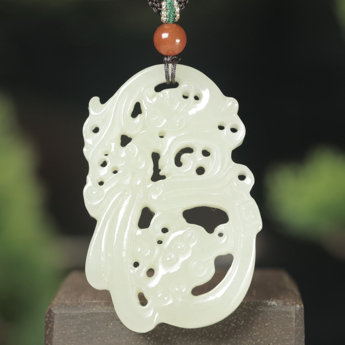 An Exquisite White Jade Fu-Character Pendant: An Exquisite White Jade Fu-Character Pendant 白玉福字吊坠