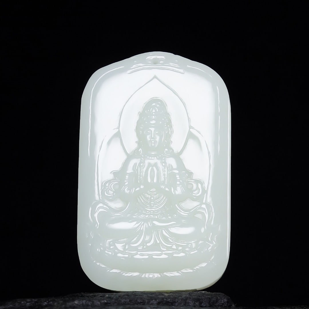 An Exquisite White Jade Statue of Avalokitesvara Pendant: An Exquisite White Jade Statue of Avalokitesvara Pendant,Size:50mmx31mmx9mm 白玉观音像挂件