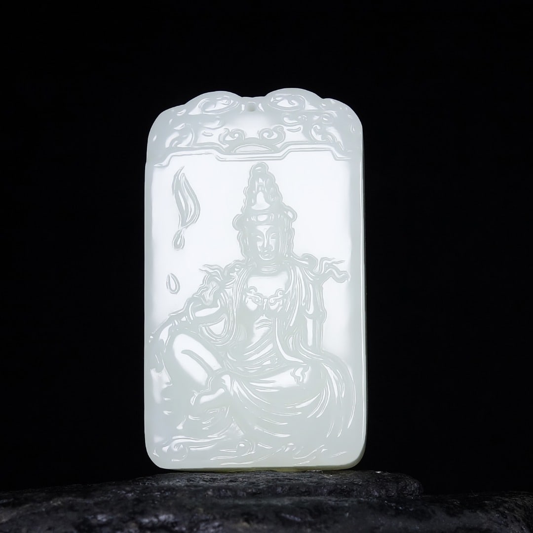 An Exquisite White Jade Statue of Avalokitesvara Pendant: An Exquisite White Jade Statue of Avalokitesvara Pendant,Size:49mmx28mmx9mm 白玉观音像挂件