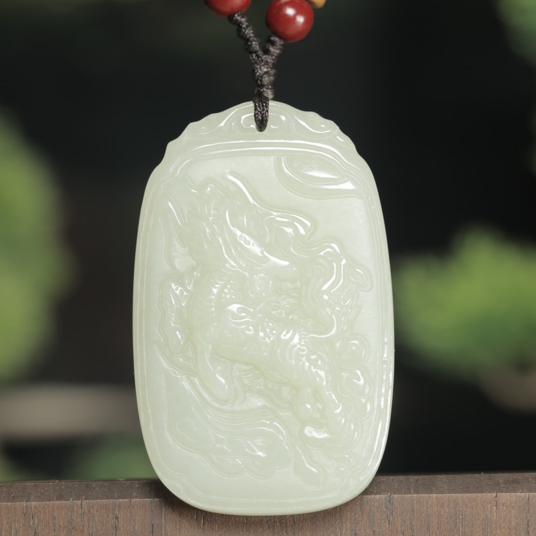 An Exquisite White Jade Auspicious Cloud and Auspicious Beast Pattern Pendant: An Exquisite White Jade Auspicious Cloud and Auspicious Beast Pattern Pendant 白玉祥云瑞兽纹吊坠