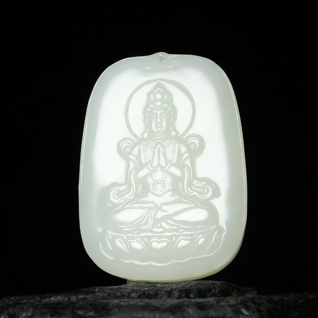 An Exquisite White Jade Statue of Avalokitesvara Pendant: An Exquisite White Jade Statue of Avalokitesvara Pendant,Size:49mmx35mmx8.5mm 白玉观音像挂件