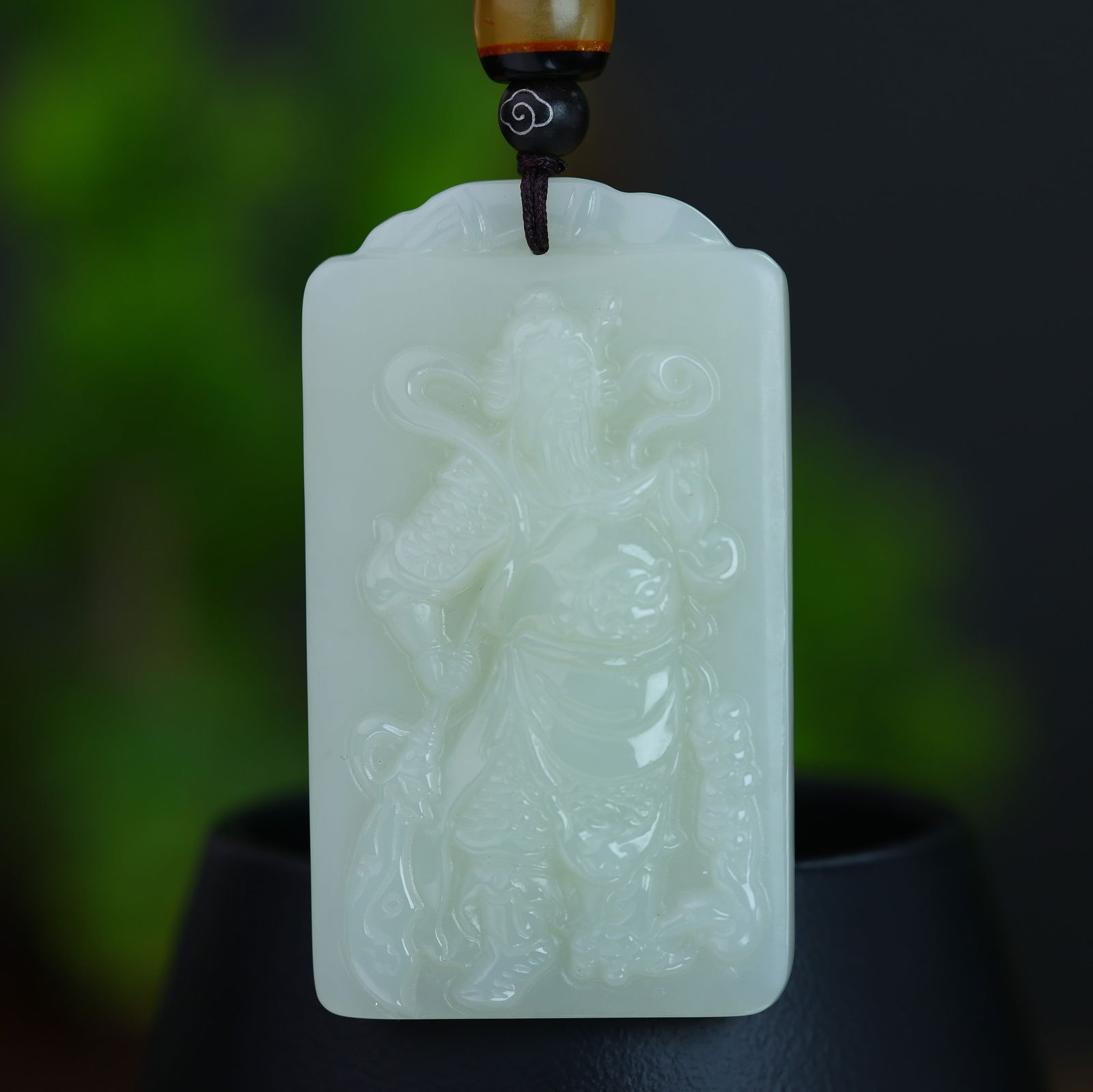 An Exquisite White Jade Guangong Pattern Pendant: An Exquisite White Jade Guangong Pattern Pendant,Size:34mmx58mm (寓意)保佑平安 福寿平安,乐享天伦 