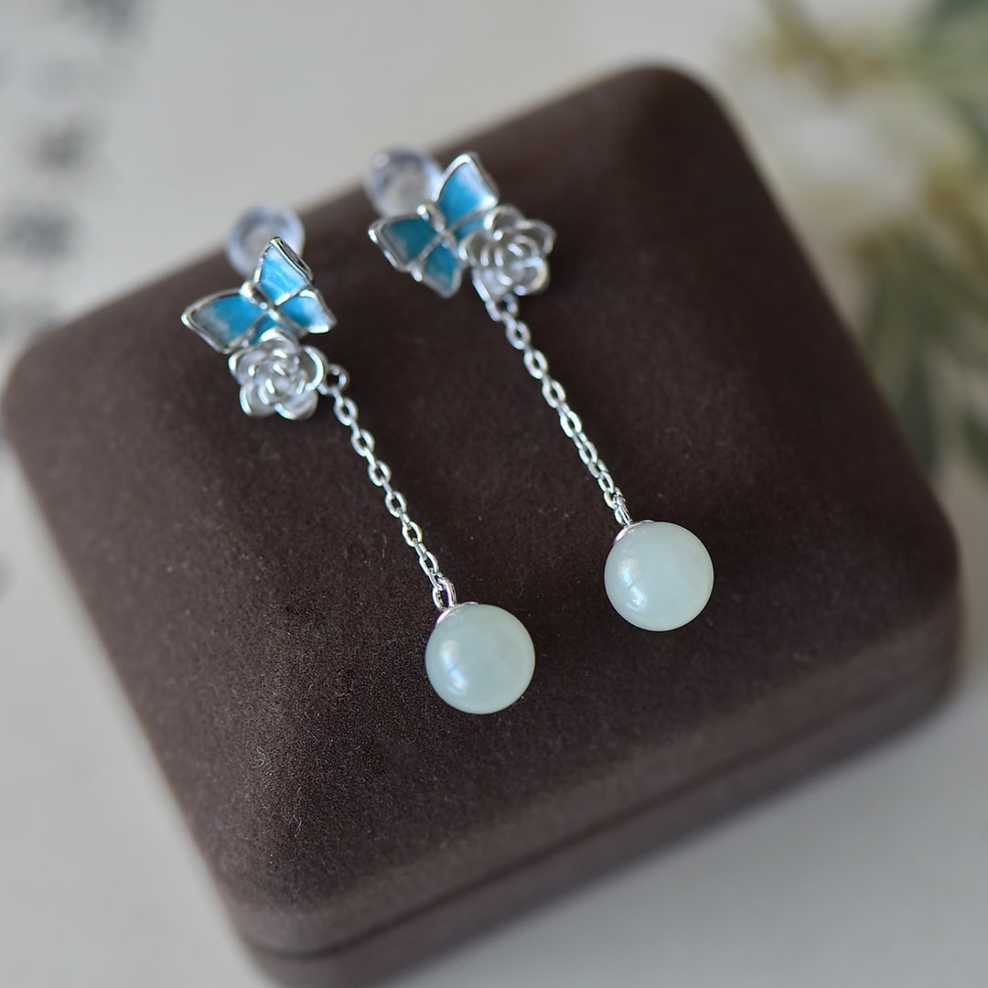 A Pair of Exquisite Sterling Silver Inlaid White Jade Enamel Earrings: A Pair of Exquisite Sterling Silver Inlaid White Jade Enamel Earrings Size:8mmx8mm 一对纯银镶白玉珐琅耳环