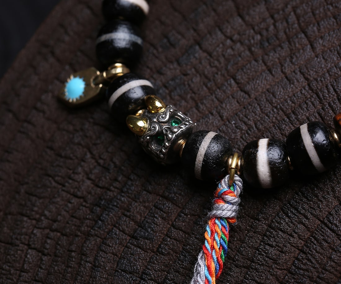 An Exquisite Dzi Bead Bracelets - 4