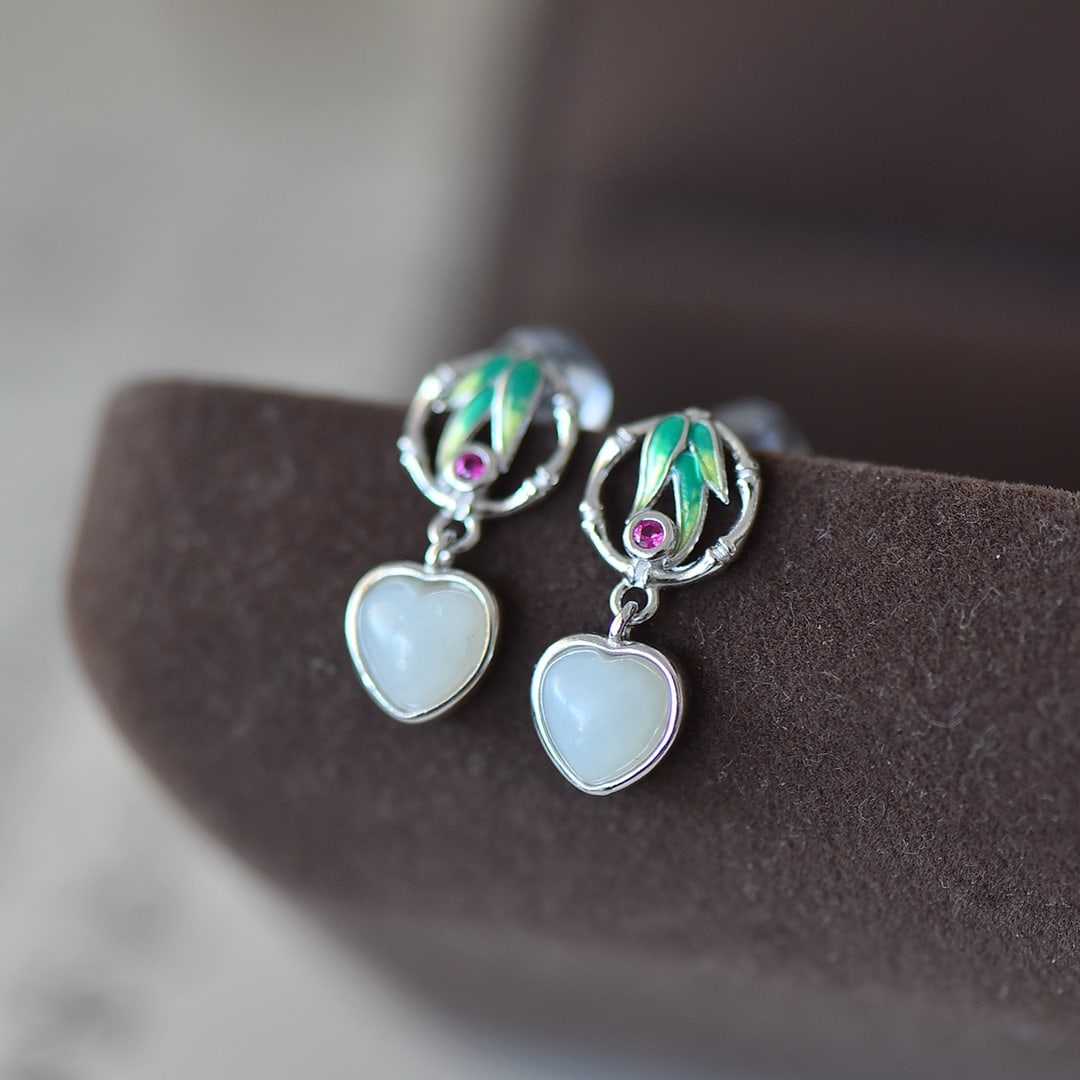 A Pair of Exquisite Sterling Silver Inlaid White Jade Enamel Earrings,Inlaid Gems: A Pair of Exquisite Sterling Silver Inlaid White Jade Enamel Earrings,Inlaid Gems Size:6mmx6mm 