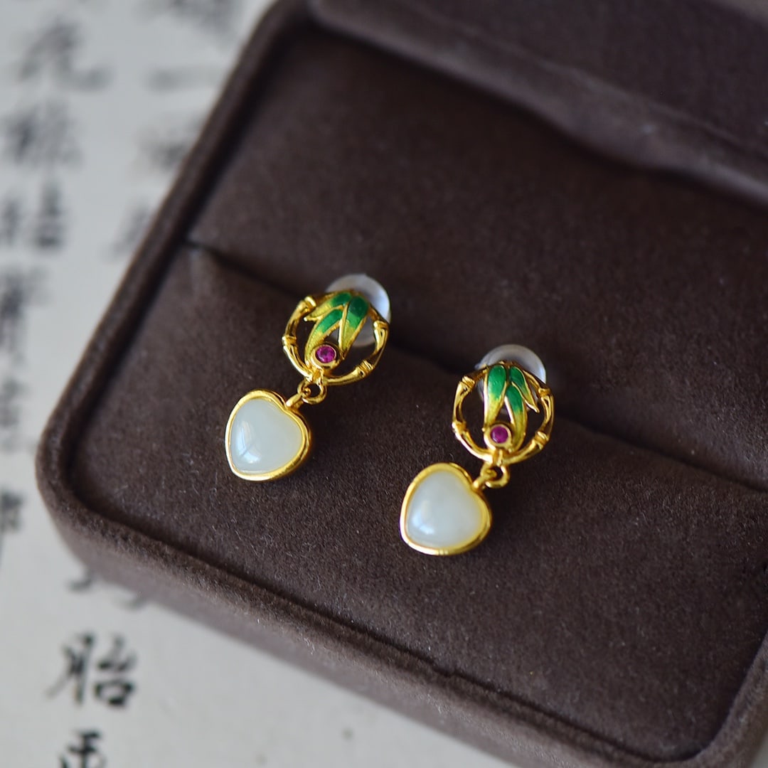 A Pair of Exquisite Sterling Silver-Gold Plated Inlaid White Jade Enamel Earrings,Inlaid Gems: A Pair of Exquisite Sterling Silver-Gold Plated Inlaid White Jade Enamel Earrings,Inlaid Gems Size:6mmx6mm 