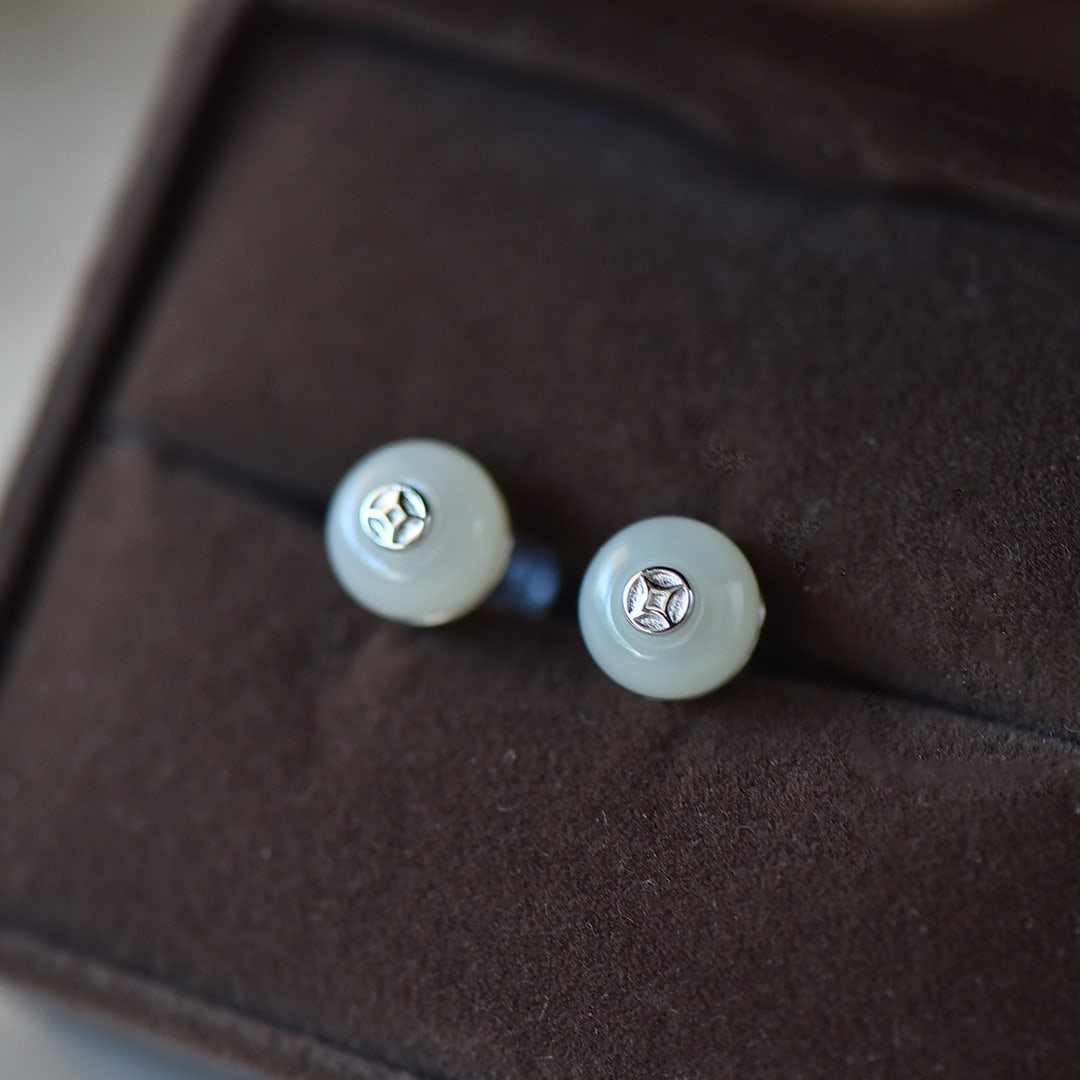 A Pair of Exquisite Sterling Silver Inlaid White Jade Earrings: A Pair of Exquisite Sterling Silver Inlaid White Jade Earrings Size:8mmx8mm 一对纯银镶白玉耳钉