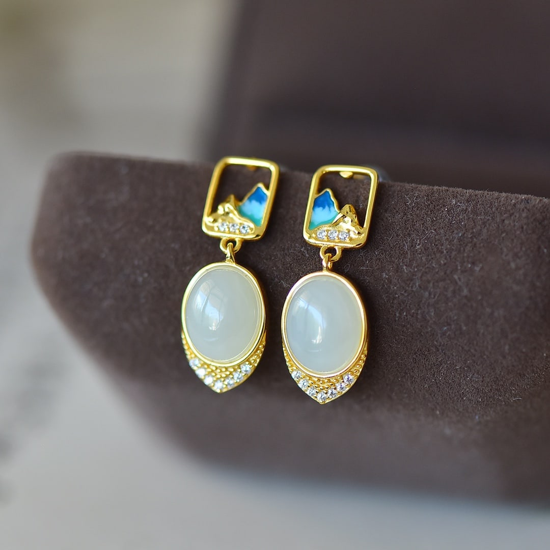 A Pair of Exquisite Sterling Silver-Gold Plated Inlaid White Jade Enamel Earrings,Inlaid Gems: A Pair of Exquisite Sterling Silver-Gold Plated Inlaid White Jade Enamel Earrings,Inlaid Gems Size:8mmx10mm 
