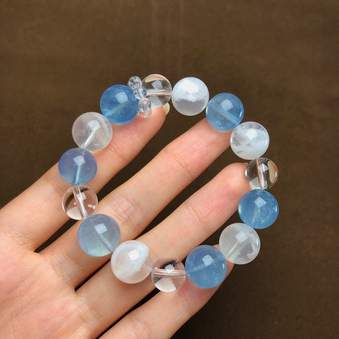 An Exquisite Crystal Aquamarine Bracelets: An Exquisite Crystal Aquamarine Bracelets,Size:12mm,Weight:39.5g 水晶海蓝宝手串