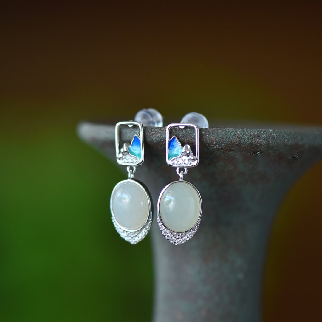 A Pair of Exquisite Sterling Silver Inlaid White Jade Enamel Earrings,Inlaid Gems: A Pair of Exquisite Sterling Silver Inlaid White Jade Enamel Earrings,Inlaid Gems Size:8mmx10mm 
