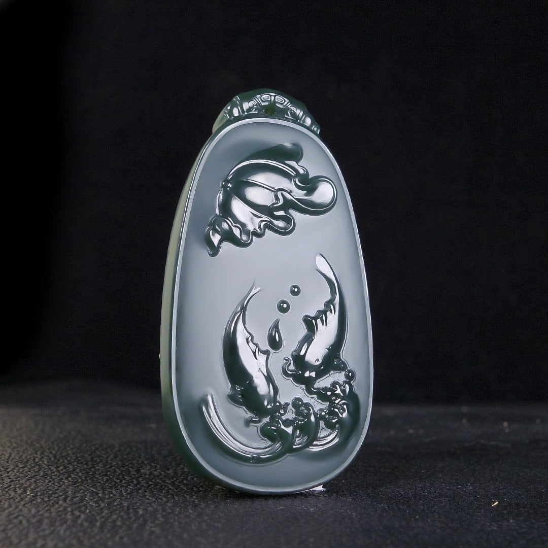 An Exquisite Greenish Jade Fish Pattern Pendant - 3