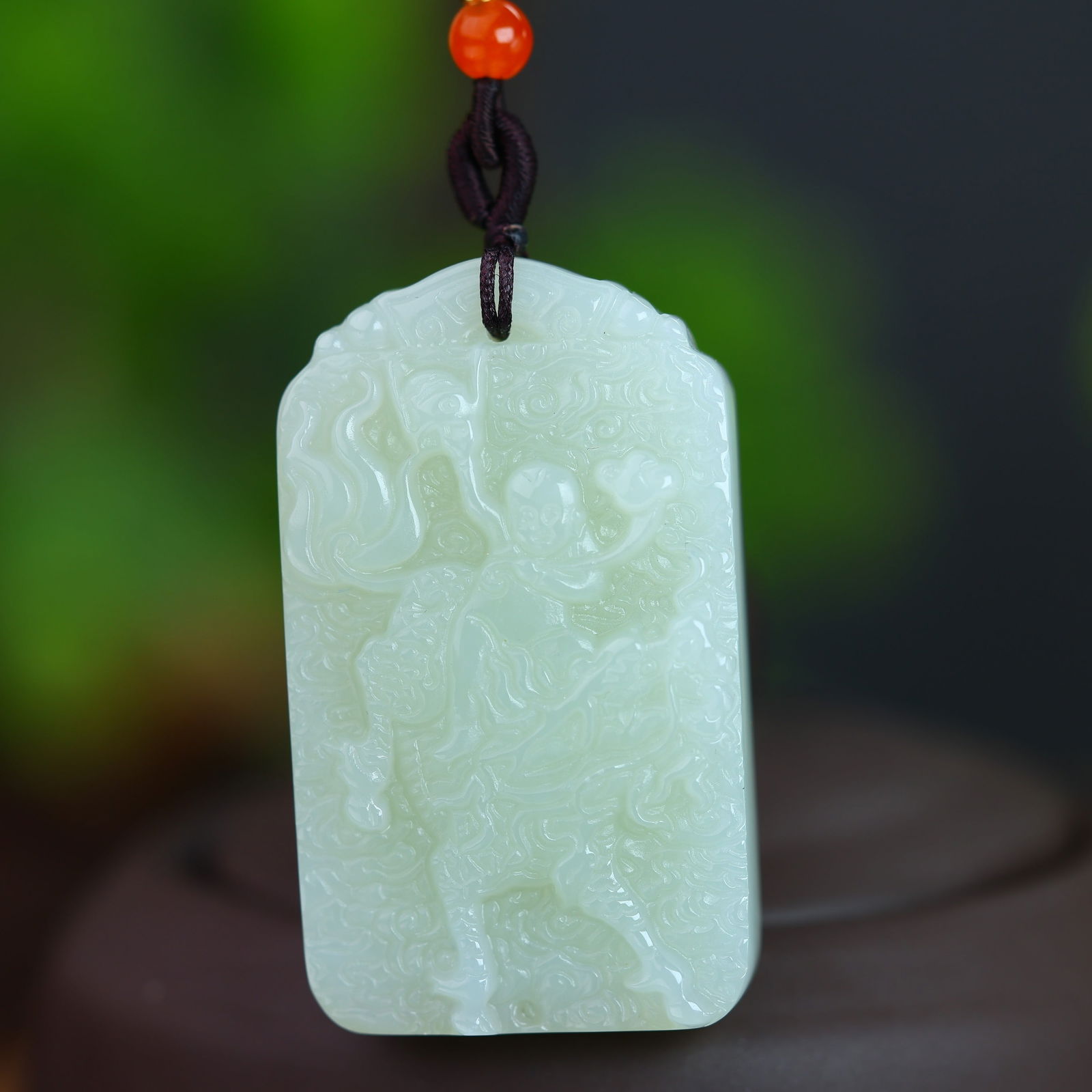 An Exquisite White Jade Figure and Kylin Pattern Pendant: An Exquisite White Jade Figure and Kylin Pattern Pendant,Size:29mmx50mm (寓意)吉祥转运 祥瑞旺丁 催财旺富 