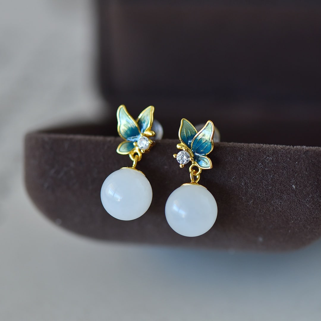 A Pair of Exquisite Sterling Silver-Gold Plated Inlaid White Jade Enamel Earrings: A Pair of Exquisite Sterling Silver-Gold Plated Inlaid White Jade Enamel Earrings Size:10mmx10mm 