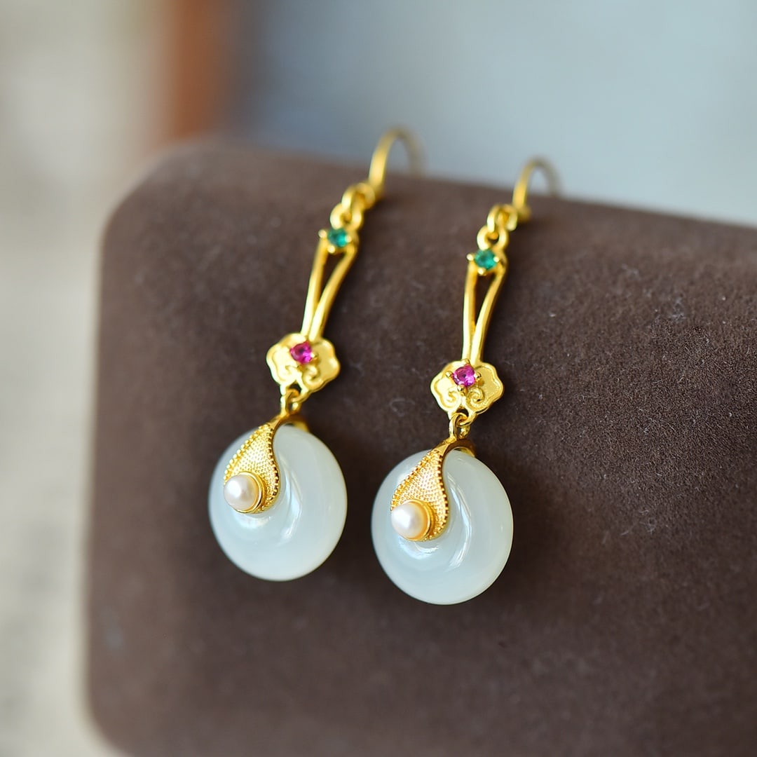 A Pair of Exquisite Sterling Silver-Gold Plated Inlaid White Jade Earrings,Inlaid Gems and Pearls: A Pair of Exquisite Sterling Silver-Gold Plated Inlaid White Jade Earrings,Inlaid Gems and Pearls Size:12mmx12mm 