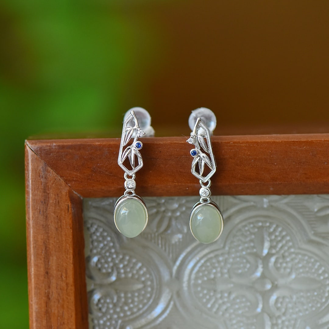 A Pair of Exquisite Sterling Silver Inlaid White Jade Earrings,Inlaid Gems: A Pair of Exquisite Sterling Silver Inlaid White Jade Earrings,Inlaid Gems Size:6mmx8mm 一对纯银镶白玉耳环,嵌宝石