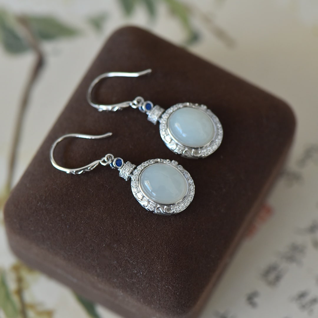 A Pair of Exquisite Sterling Silver Inlaid White Jade Earrings,Inlaid Gems: A Pair of Exquisite Sterling Silver Inlaid White Jade Earrings,Inlaid Gems Size:9mmx11mm 一对纯银镶白玉耳环,嵌宝石