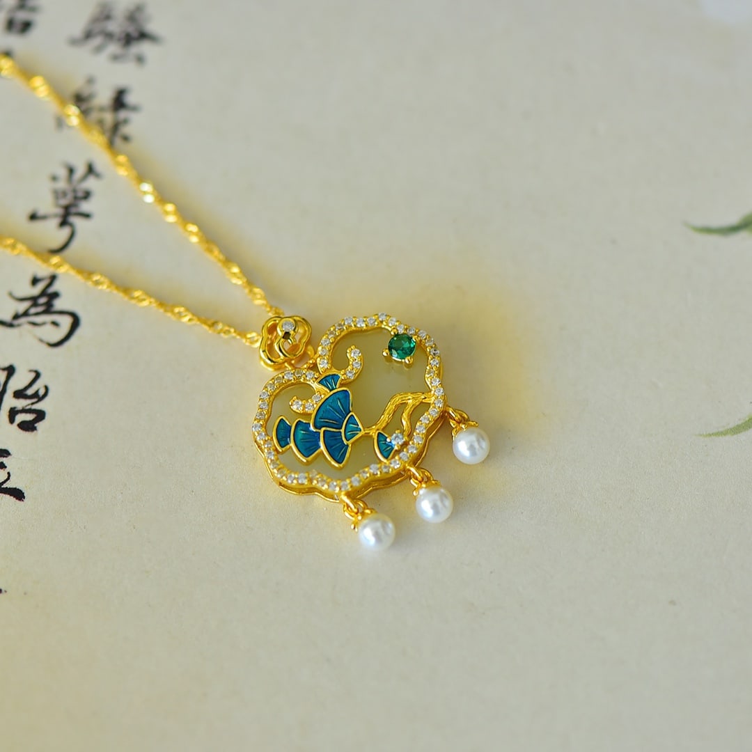 An Exquisite Sterling Silver-Gold Plated Inlaid Sapphire Pendant,Inlaid Gems: An Exquisite Sterling Silver-Gold Plated Inlaid Sapphire Pendant,Inlaid Gems Size:13mmx18mm 纯银镀金镶青玉吊坠,嵌宝石