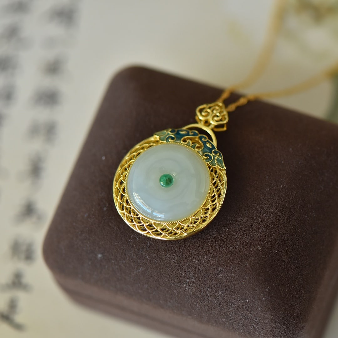 An Exquisite Sterling Silver-Gold Plated Inlaid White Jade Enamel Pendant,Inlaid Gems and Pearls: An Exquisite Sterling Silver-Gold Plated Inlaid White Jade Enamel Pendant,Inlaid Gems and Pearls Size:18mmx18mm 