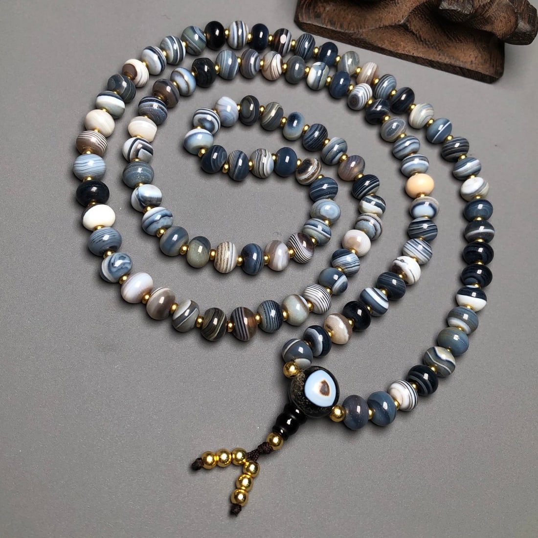 An Exquisite Agate Prayer Beads Necklace (1 of 9)