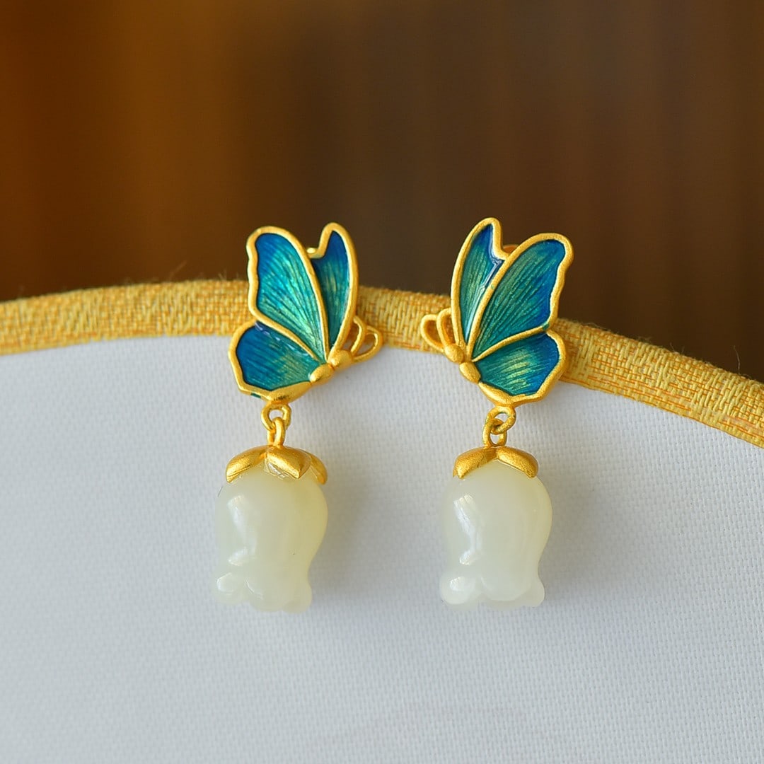 A Pair of Exquisite Sterling Silver-Gold Plated Inlaid White Jade Earrings: A Pair of Exquisite Sterling Silver-Gold Plated Inlaid White Jade Earrings,Size:9mmx11mm 一对纯银镀金镶白玉耳环