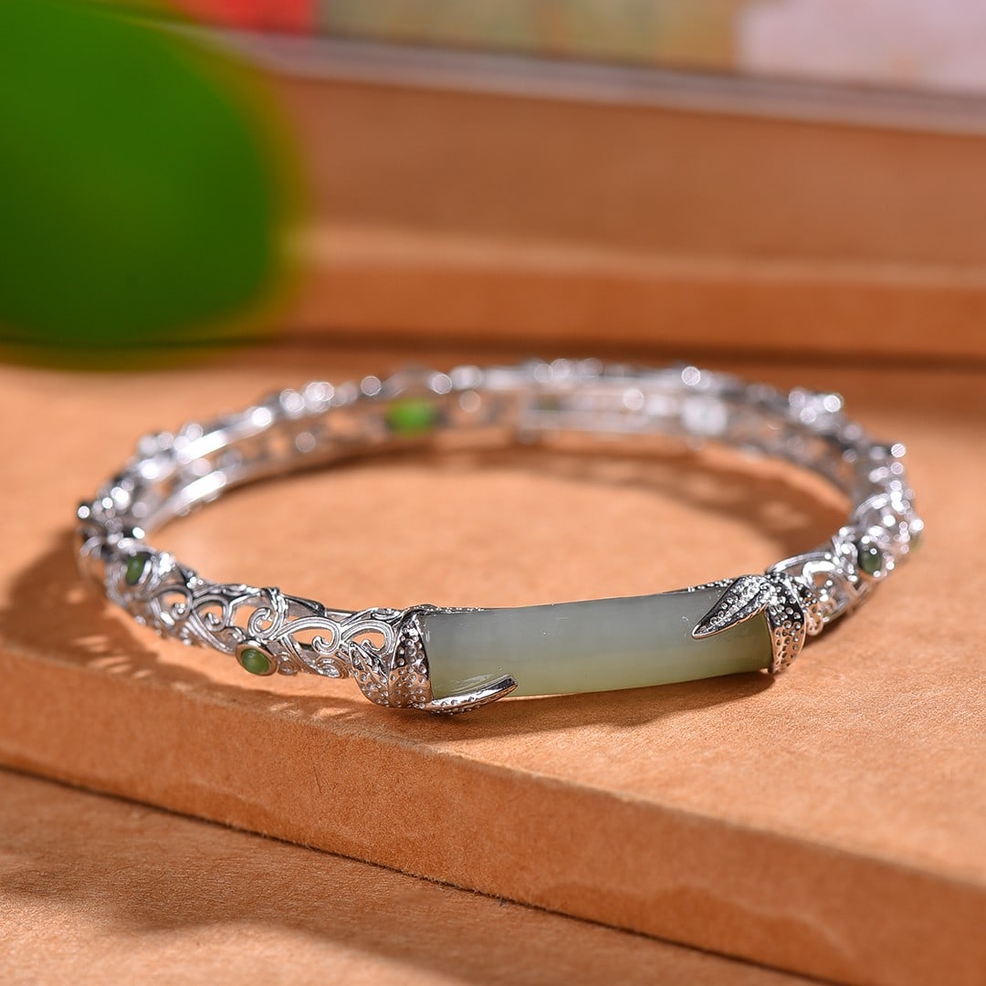 An Exquisite Sterling Silver Inlaid White Jade Bracelets,Inlaid Jasper: An Exquisite Sterling Silver Inlaid White Jade Bracelets,Inlaid Jasper,Size:6mmx27mm 纯银镶白玉手镯,嵌碧玉
