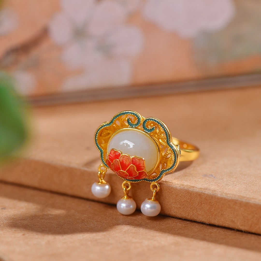 An Exquisite Sterling Silver-Gold Plated Inlaid White Jade Enamel Ring,Inlaid Pearls: An Exquisite Sterling Silver-Gold Plated Inlaid White Jade Enamel Ring,Inlaid Pearls,Size:10mmx12mm 