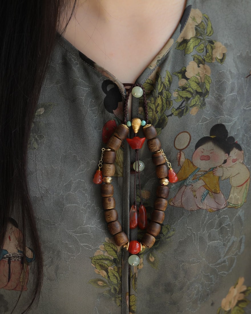 An Exquisite Eaglewood Bracelets - 9