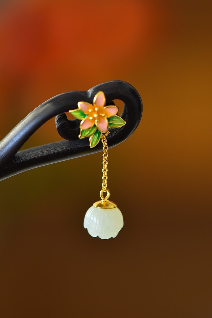 An Exquisite Sterling Silver-Gold Plated Inlaid White Jade Enamel Ebony Hairpin: An Exquisite Sterling Silver-Gold Plated Inlaid White Jade Enamel Ebony Hairpin 纯银镀金镶白玉珐琅黑檀木发簪