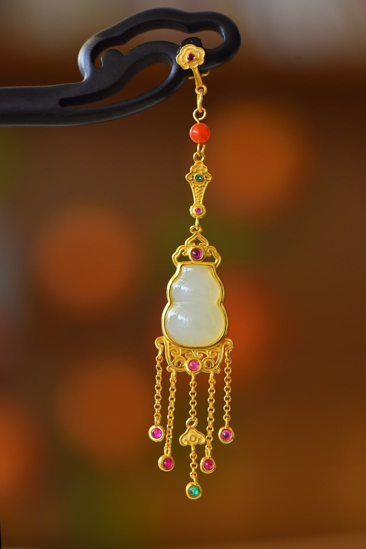 An Exquisite Sterling Silver-Gold Plated Inlaid White Jade Ebony Hairpin: An Exquisite Sterling Silver-Gold Plated Inlaid White Jade Ebony Hairpin 纯银镀金镶白玉黑檀木发簪