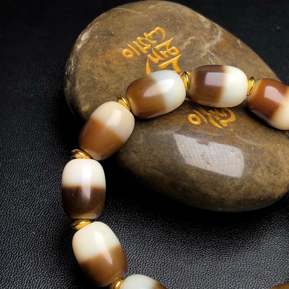 An Exquisite Dzi Bead Bracelets - 7