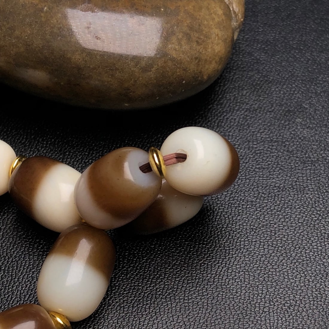 An Exquisite Dzi Bead Bracelets - 9