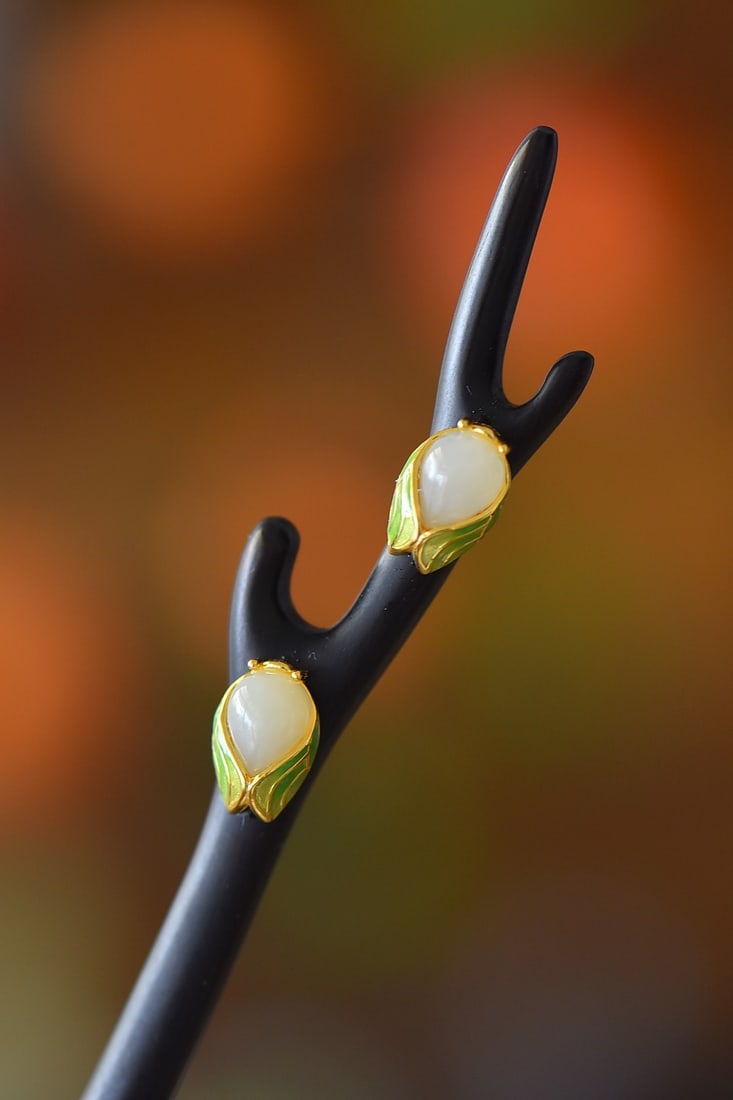 An Exquisite Sterling Silver-Gold Plated Inlaid White Jade Enamel Ebony Hairpin: An Exquisite Sterling Silver-Gold Plated Inlaid White Jade Enamel Ebony Hairpin 纯银镀金镶白玉珐琅黑檀木发簪