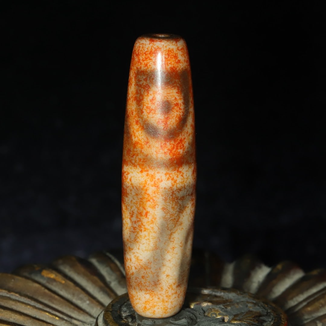 An Exquisite Four Eyes Dzi Bead Pendant: An Exquisite Four Eyes Dzi Bead Pendant，Size：48mmx12mm，Weight：11g 四眼天珠挂件