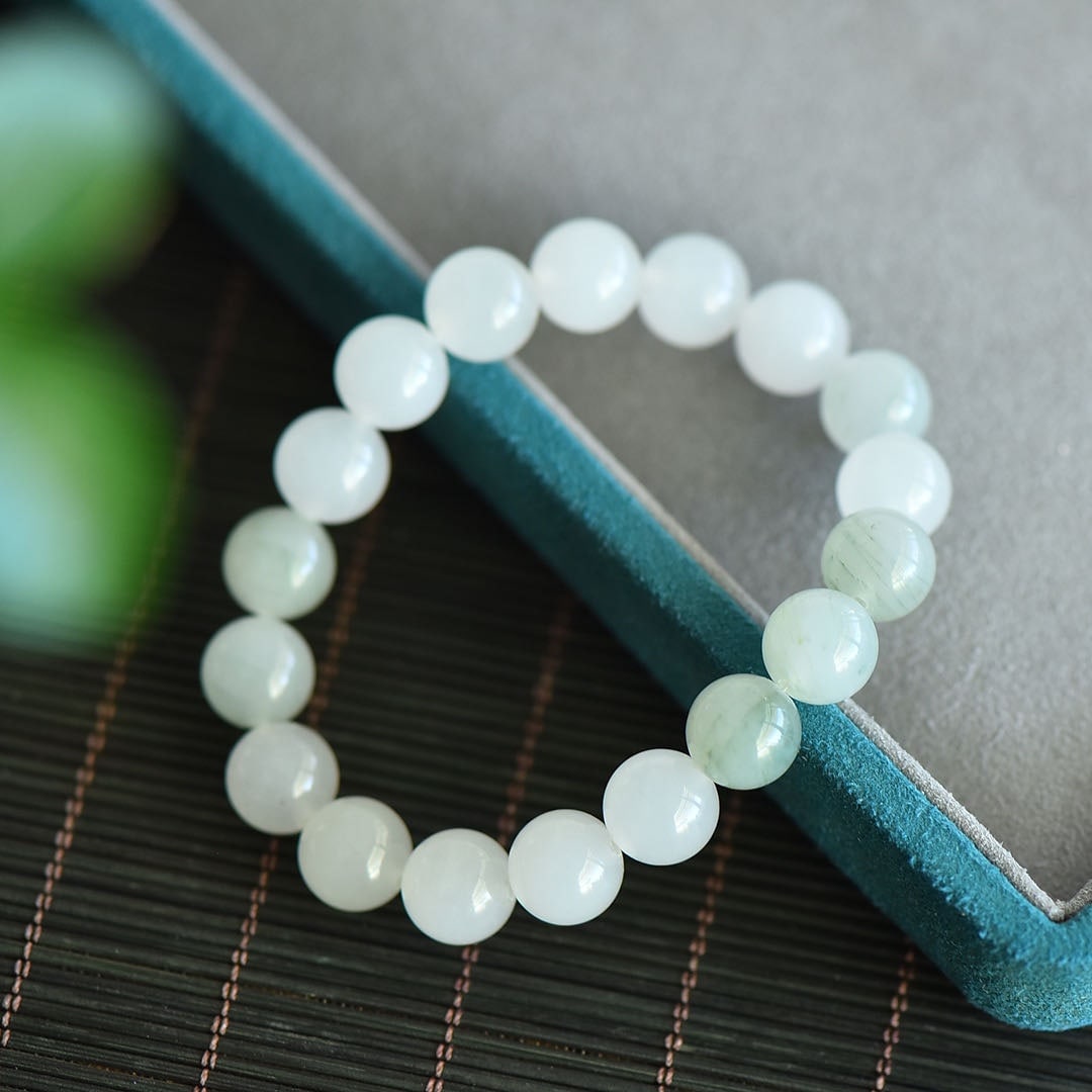 An Exquisite White Jade Bracelets - 2