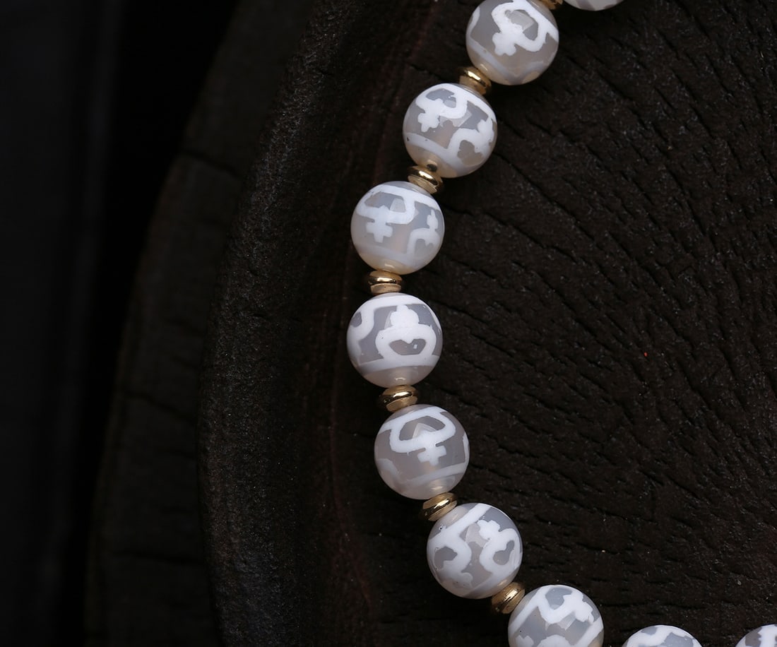 An Exquisite Dzi Bead Bracelets - 5