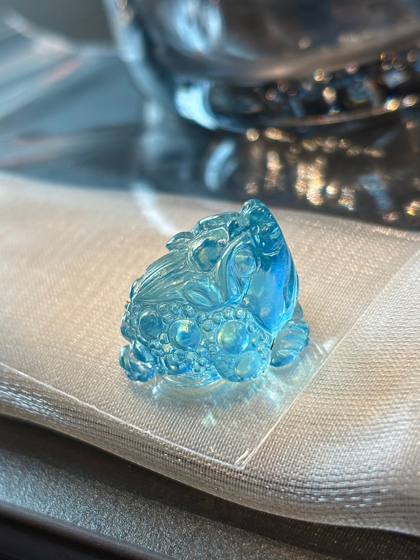 An Exquisite Aquamarine Golden Toad Pendant: An Exquisite Aquamarine Golden Toad Pendant,Size:24mmx19.3mmx16mm,Weight:7.8g 海蓝宝金蟾吊坠