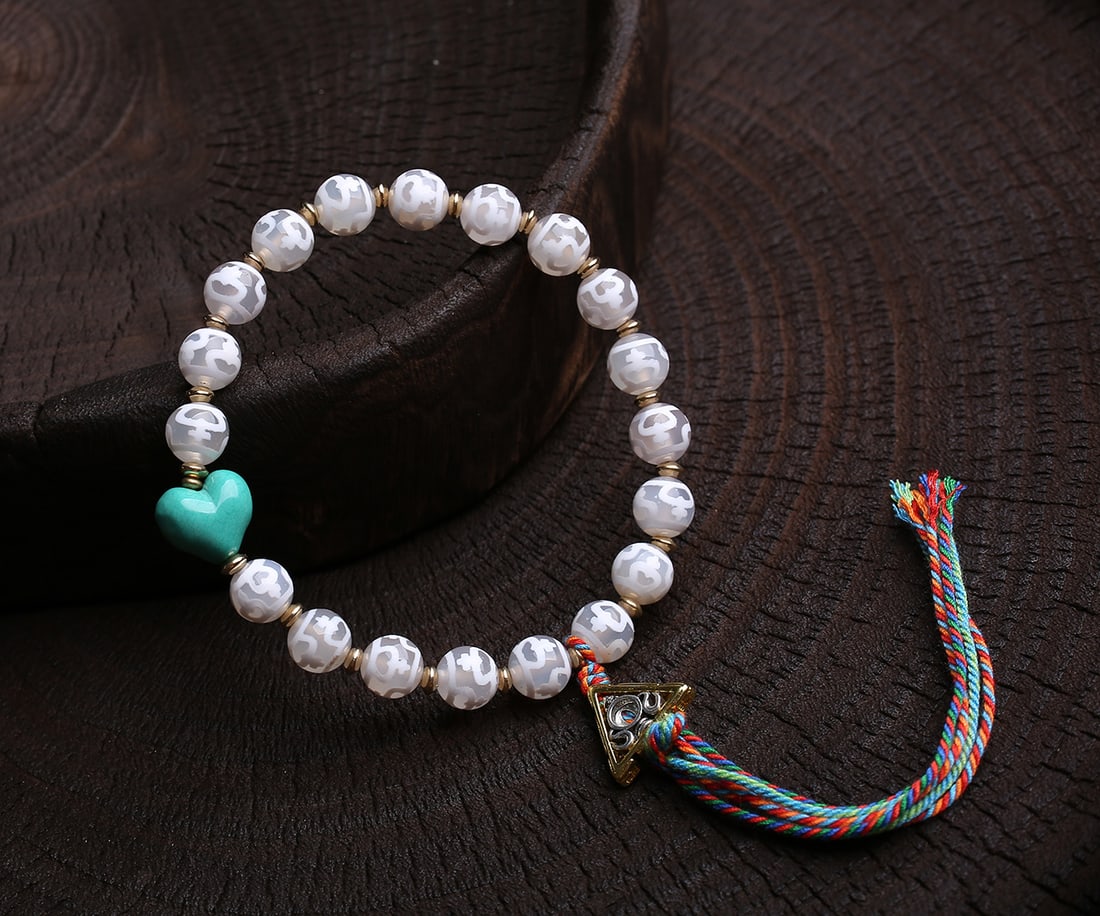 An Exquisite Dzi Bead Bracelets: An Exquisite Dzi Bead Bracelets,Size:8mm,Weight:20g 天珠手串 寓意:象征永垂不朽,长寿恒久,又称