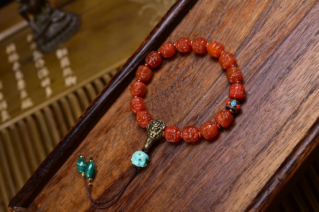 An Exquisite Agate Bracelets: An Exquisite Agate Bracelets,Size:10mmx9mm,Weight:38.3g 玛瑙手串