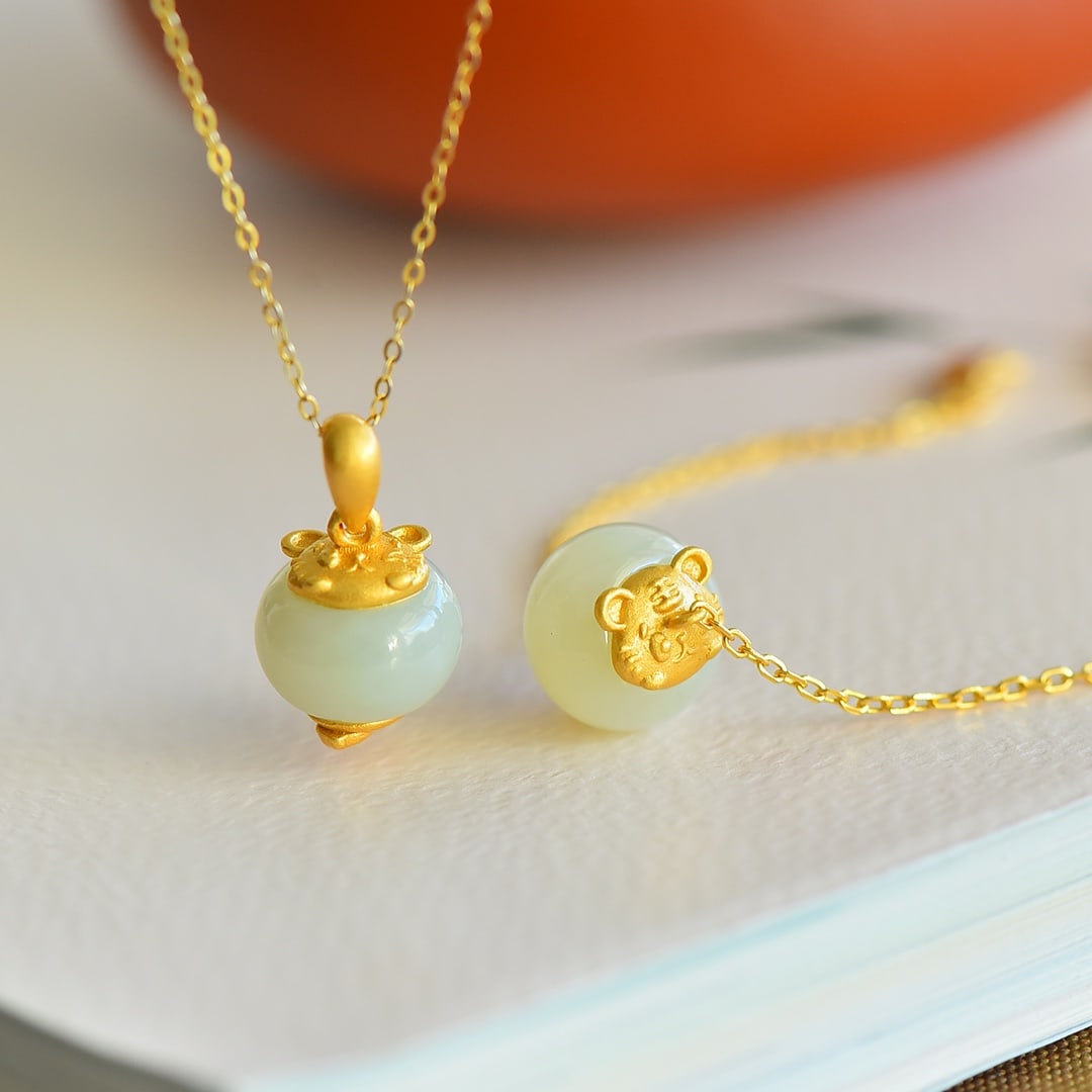 A Set of Fine Sterling Silver-Gold Plated Inlaid White Jade Jewelrys: A Set of Fine Sterling Silver-Gold Plated Inlaid White Jade Jewelrys, 一套纯银镀金镶白玉首饰