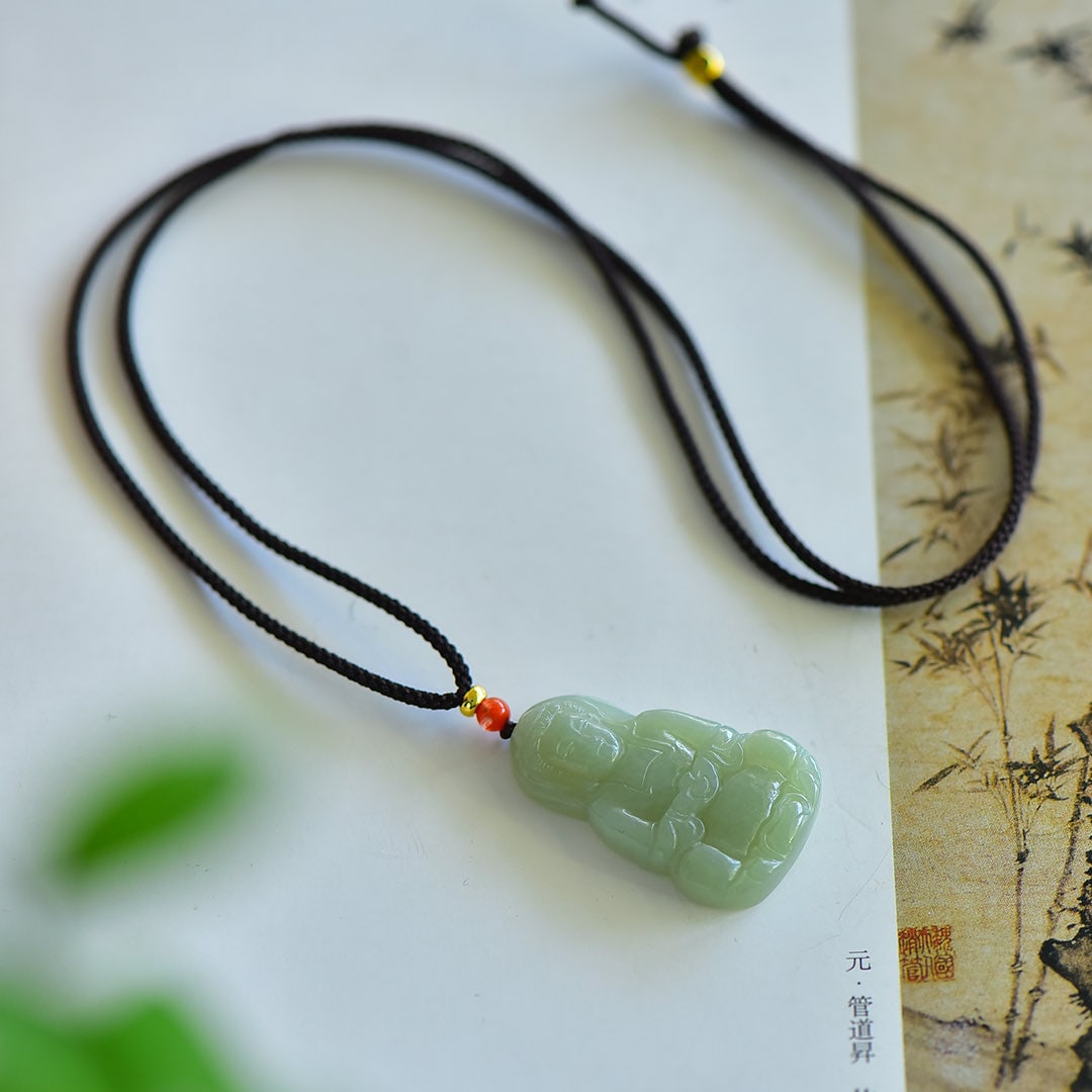 An Exquisite Greenish Jade Avalokitesvara Pendant: An Exquisite Greenish Jade Avalokitesvara Pendant,Size:37mmx23mm 寓意:吉祥 报平安 青白玉观音像吊坠