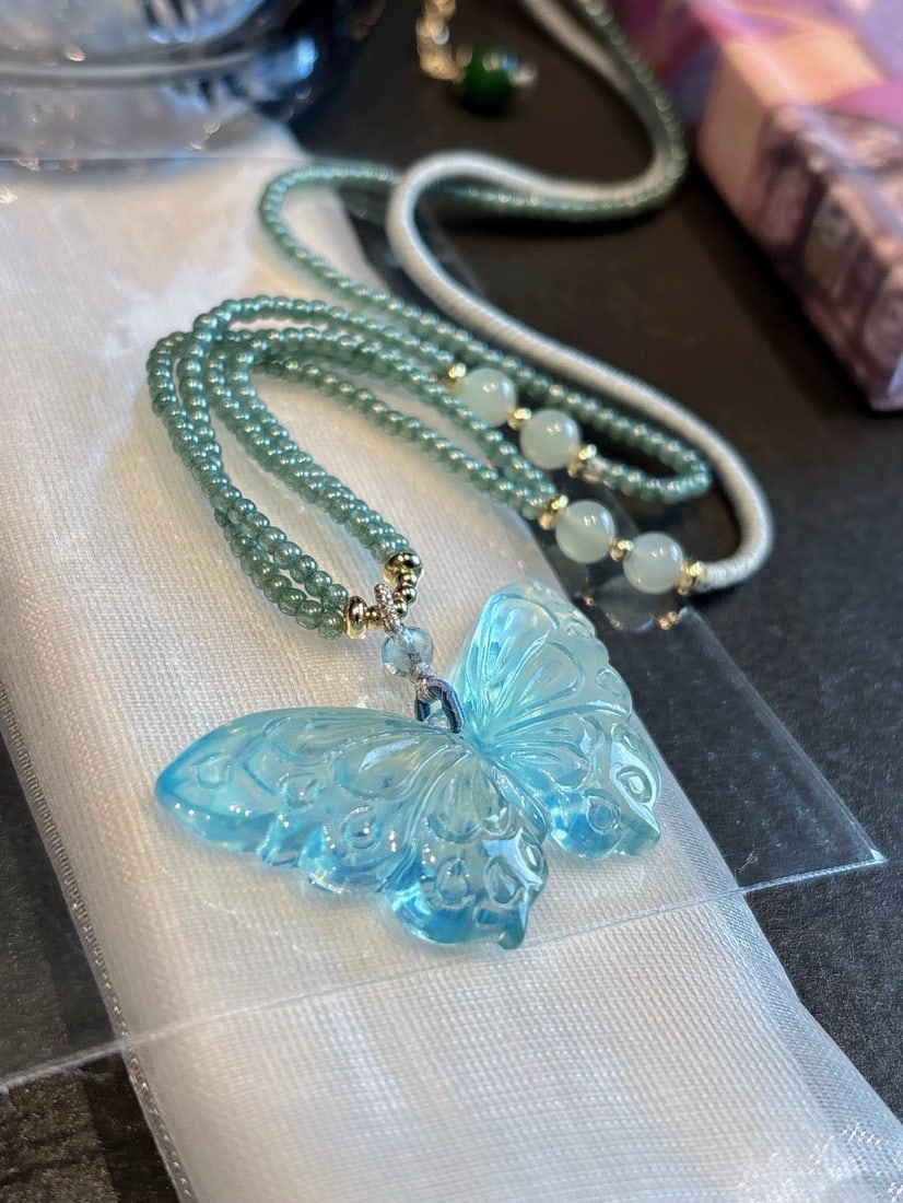 An Exquisite Aquamarine Butterfly Pendant: An Exquisite Aquamarine Butterfly Pendant,Size:41mmx25mmx7mm,Total Weight:13.2g 海蓝宝蝴蝶吊坠